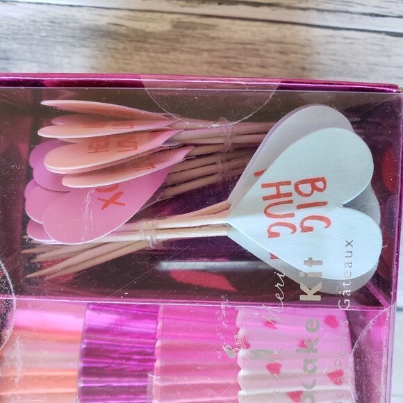 NWT - Meri Meri Cupcake Kit, 24 Cupcake Cases with 24 Heart Toppers - Picture 5 of 5
